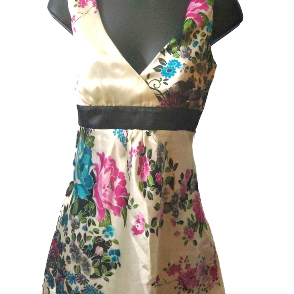 Sleeveless Tank Top - Picture 7 of 8